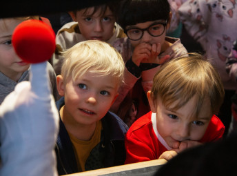 Handsken är lös, Marionetteatern