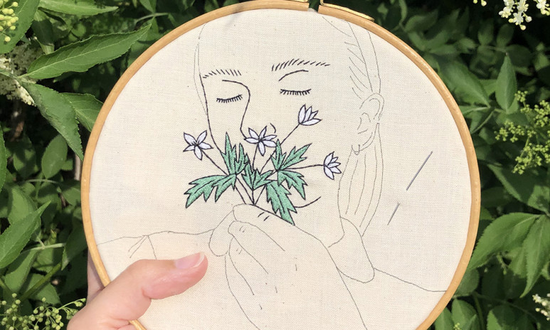 Broderi flicka med blommor
