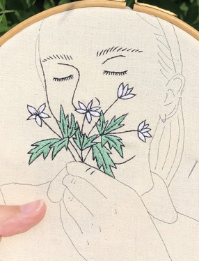 Broderi flicka med blommor