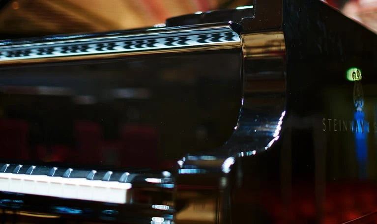 Piano i närbild. Fotografi.