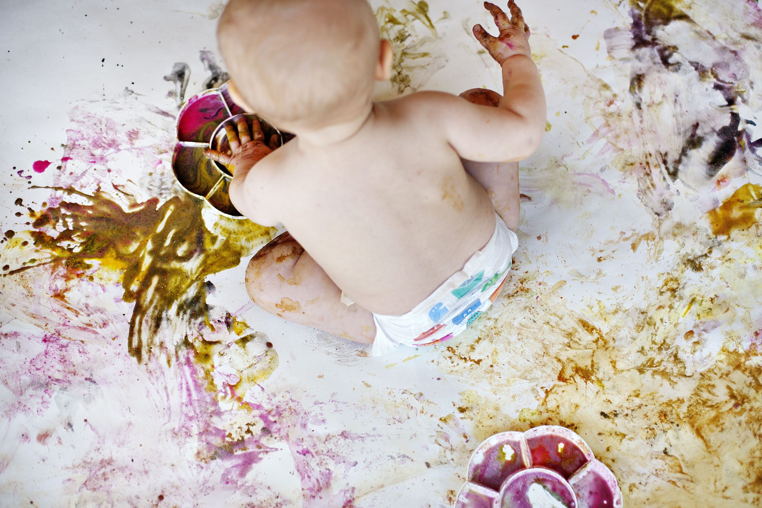 https://www.barnistan.se/wp-content/uploads/2021/11/Actionpaintingbabysplash_06-scaled.jpg