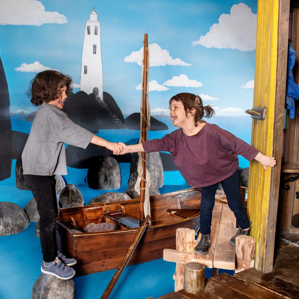 https://www.barnistan.se/wp-content/uploads/2021/11/moomin-junibacken-02-photographer-jennie-kumlin-1024x1024-1.jpg