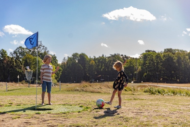 https://www.barnistan.se/wp-content/uploads/2022/03/FOTBOLLSGOLF_FARGBILD.jpg