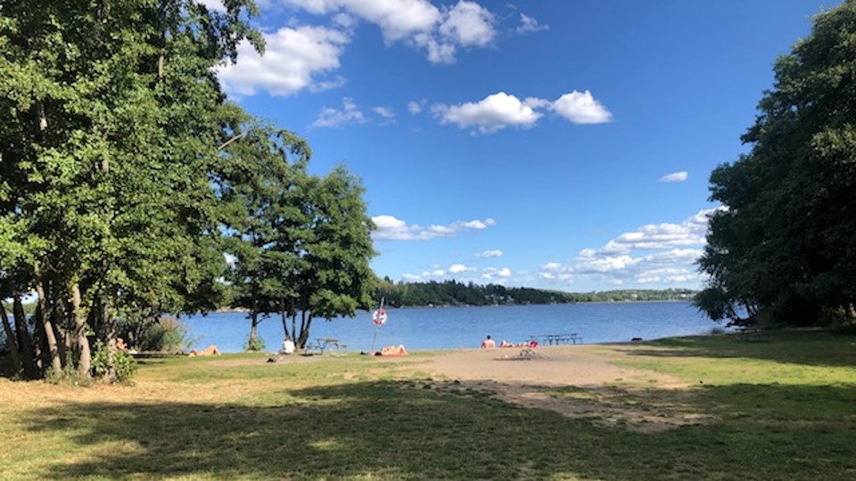 https://www.barnistan.se/wp-content/uploads/2022/05/Ekhagens-strandbad.jpg