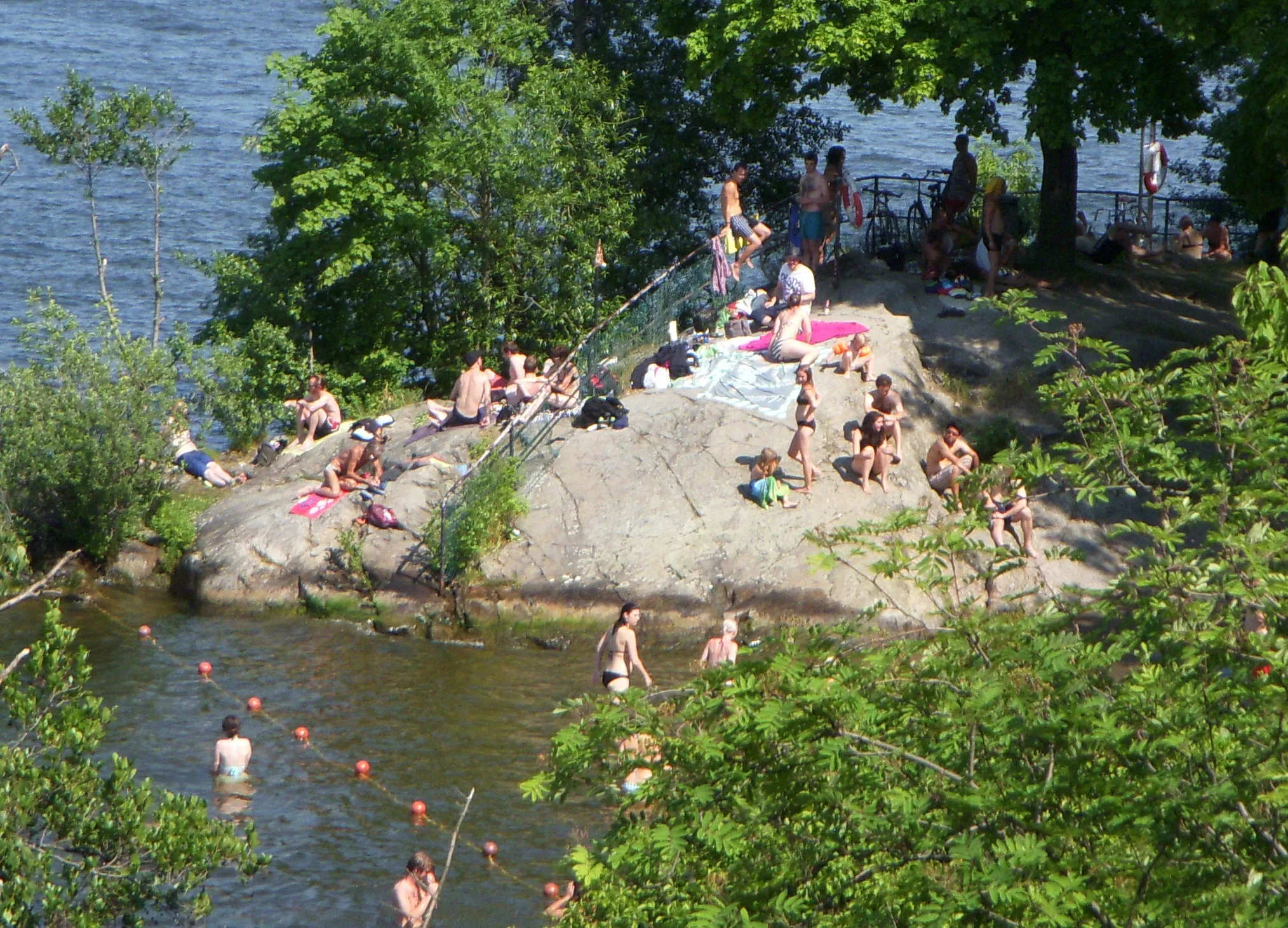 https://www.barnistan.se/wp-content/uploads/2022/05/Langholmens_klippbad_2010-07-03.webp