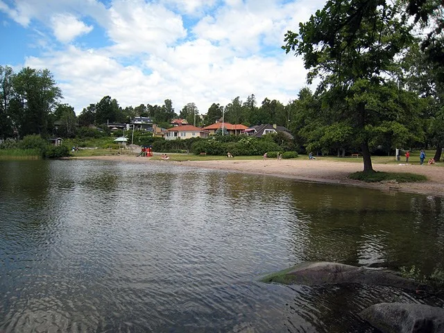 https://www.barnistan.se/wp-content/uploads/2022/05/hasselby-strandbad.webp