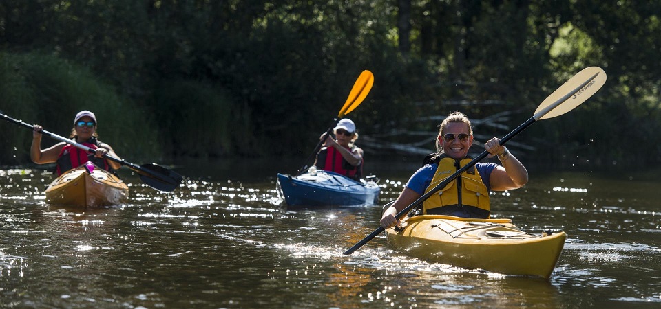https://www.barnistan.se/wp-content/uploads/2022/06/Paddling-15.jpg