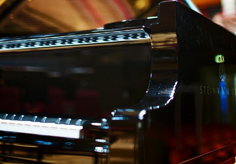 https://www.barnistan.se/wp-content/uploads/2022/12/piano_5_1200x832.jpg