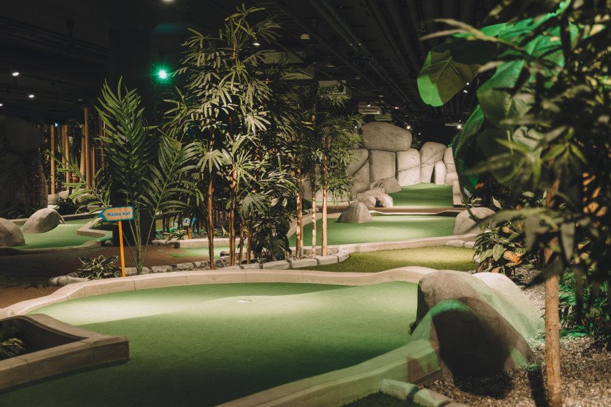 https://www.barnistan.se/wp-content/uploads/2023/02/Paradise-Adventure-Golf.jpg