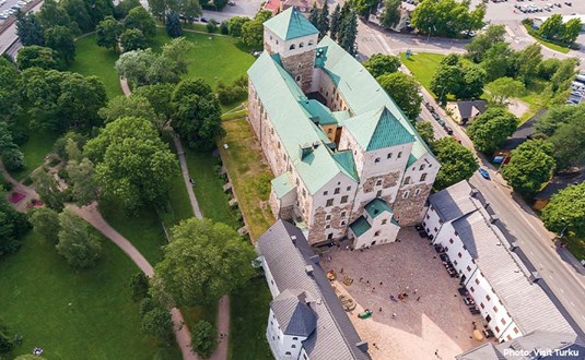 https://www.barnistan.se/wp-content/uploads/2023/03/turku-castle-aerial-view_x_photo-visitturku-812x501-1.jpg