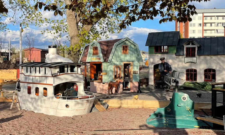 https://www.barnistan.se/wp-content/uploads/2023/05/Jarnvagsparken_Tuppen_Akersberga_Barn_i_stan.webp