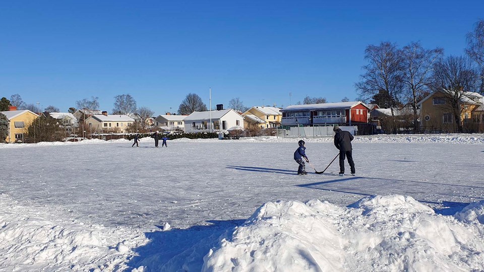 https://www.barnistan.se/wp-content/uploads/2024/02/mellangarden-skridskois-bollplan.jpeg