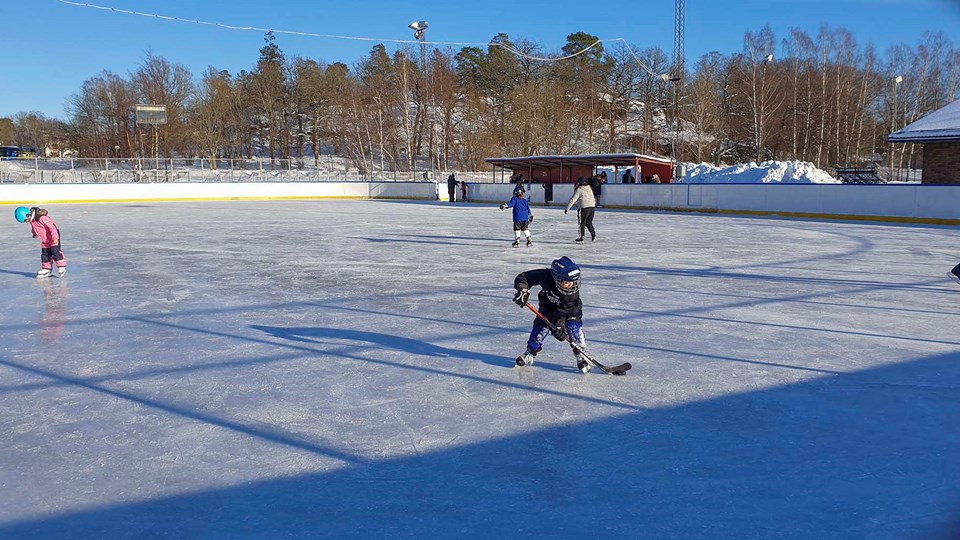 https://www.barnistan.se/wp-content/uploads/2024/02/varberg-skridskois.jpeg