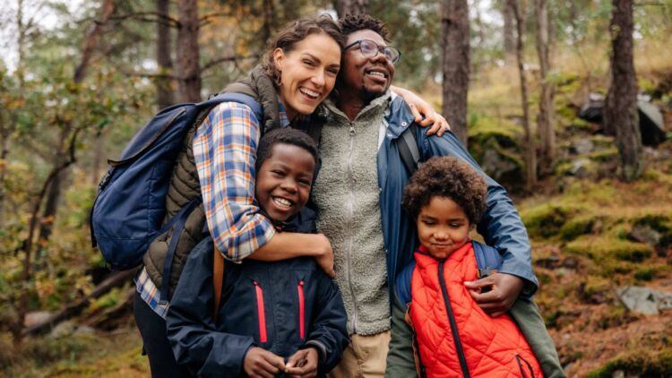 https://www.barnistan.se/wp-content/uploads/2025/10/hostlov-lov-barn-familj-natur-host-skog-destinationupppsala-750x422-1.jpg