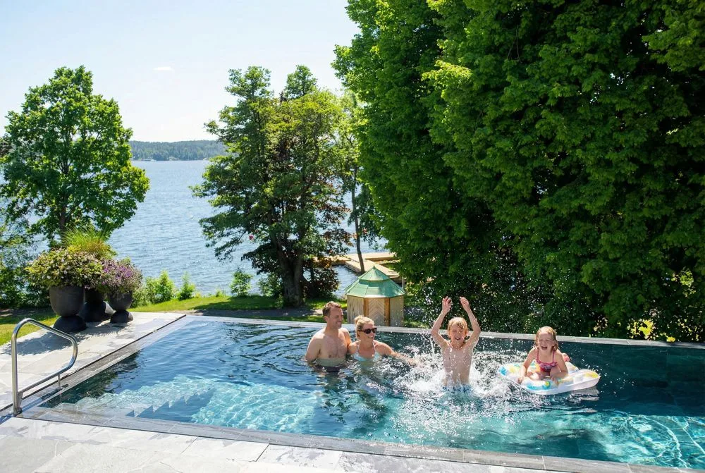 https://www.barnistan.se/wp-content/uploads/2026/05/Poolbarnlovik.webp