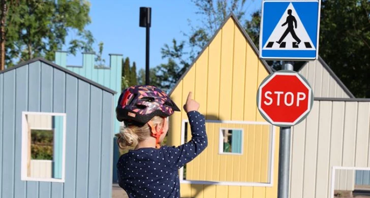 https://www.barnistan.se/wp-content/uploads/2026/05/bildspel_lek-trafikskylt.webp