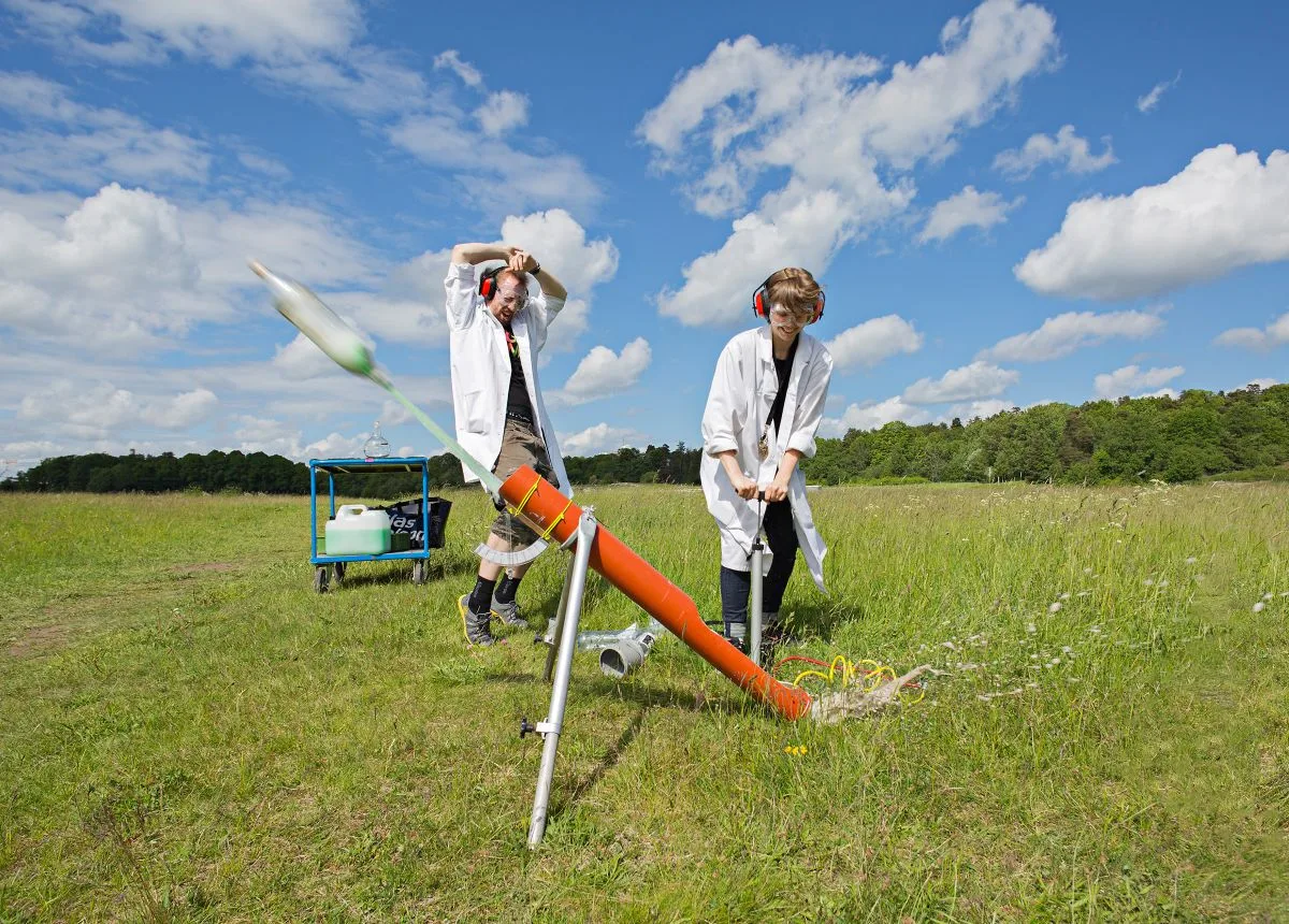 https://www.barnistan.se/wp-content/uploads/2026/06/Tekniska_Vattenraketer.webp